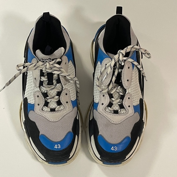 Balencaiga Triple S sneaker, with dustbag, fits like us 11 - Picture 3 of 8